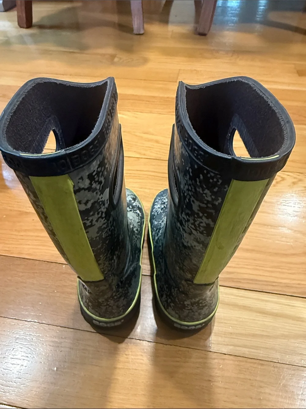 Bogs boys camo rain boots size 11.